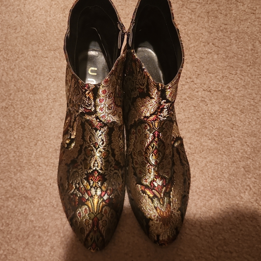 Short boots